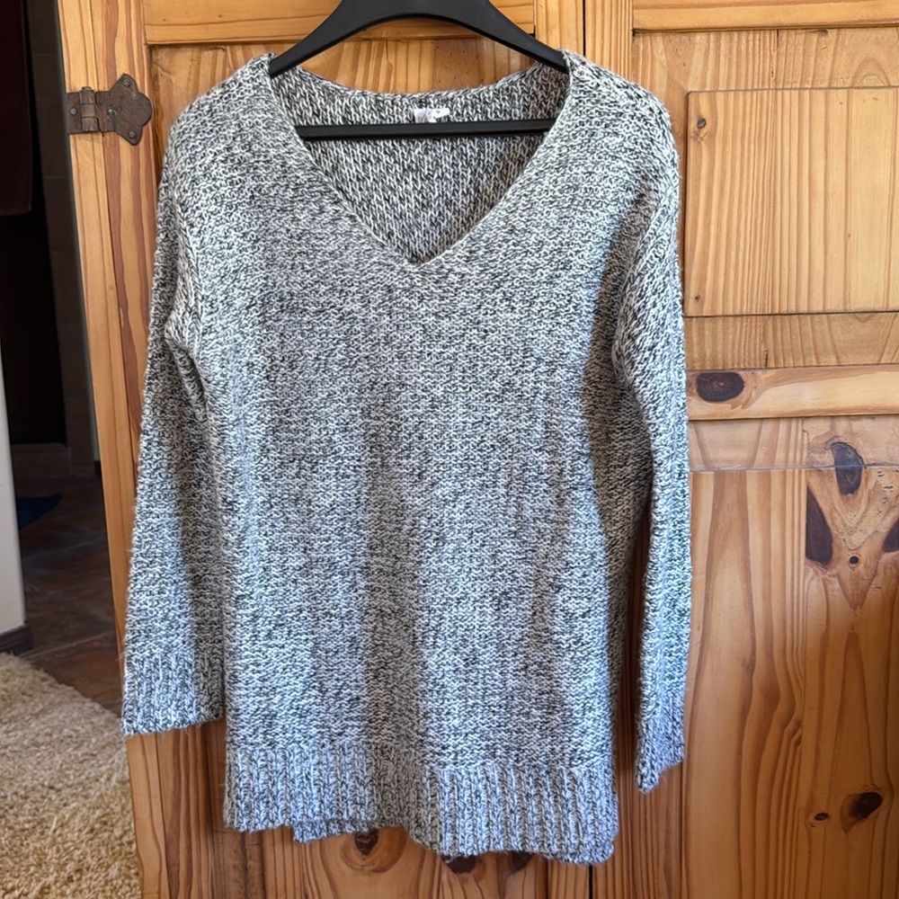 Full Tilt tunic length sweater. Size Small